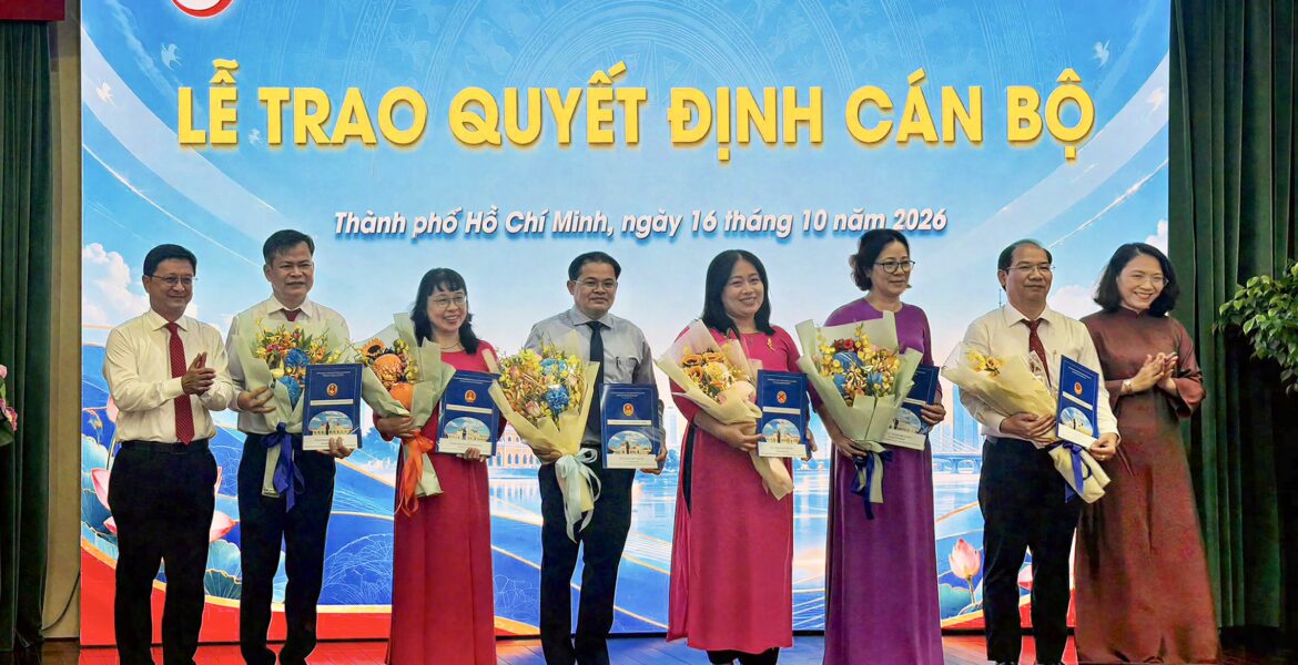 HINH BAN GIAM HIEU_1 2